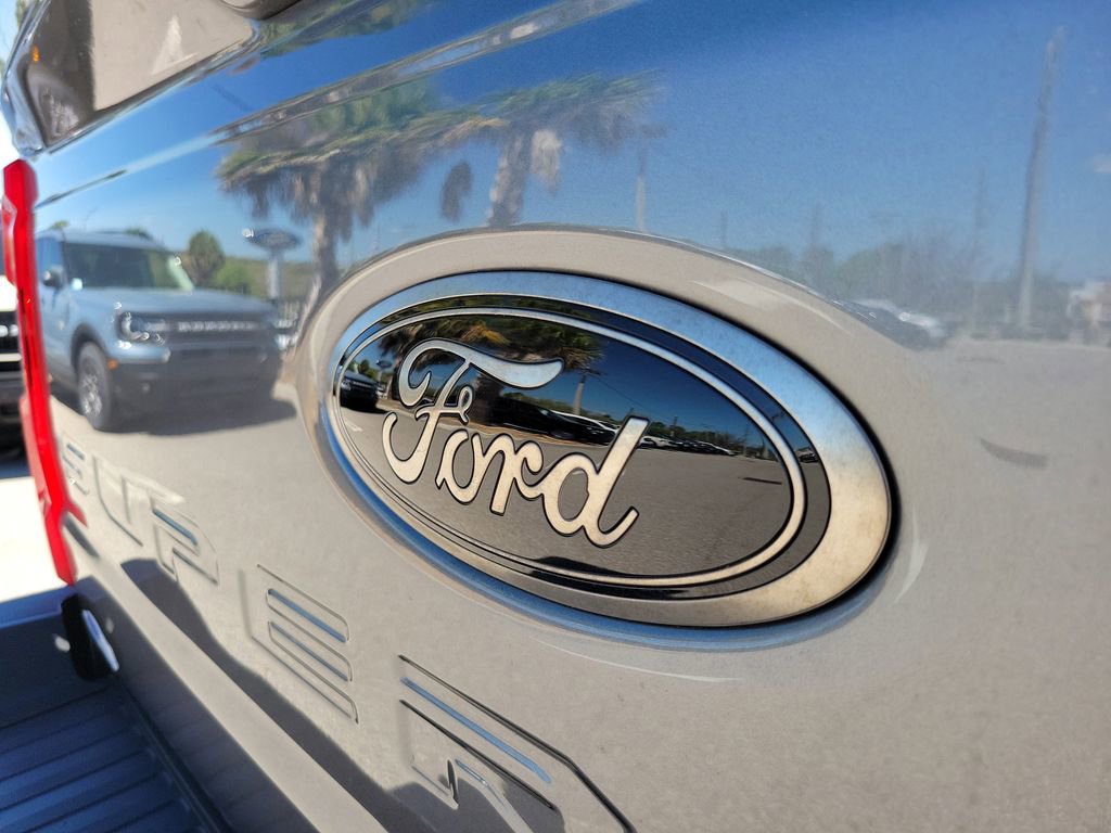 Used 2025 Ford F250 Lariat w/ Black Appearance Package image 8