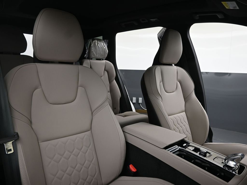 New 2026 Volvo XC90 B6 Plus w/ Protection Package Premier image 13