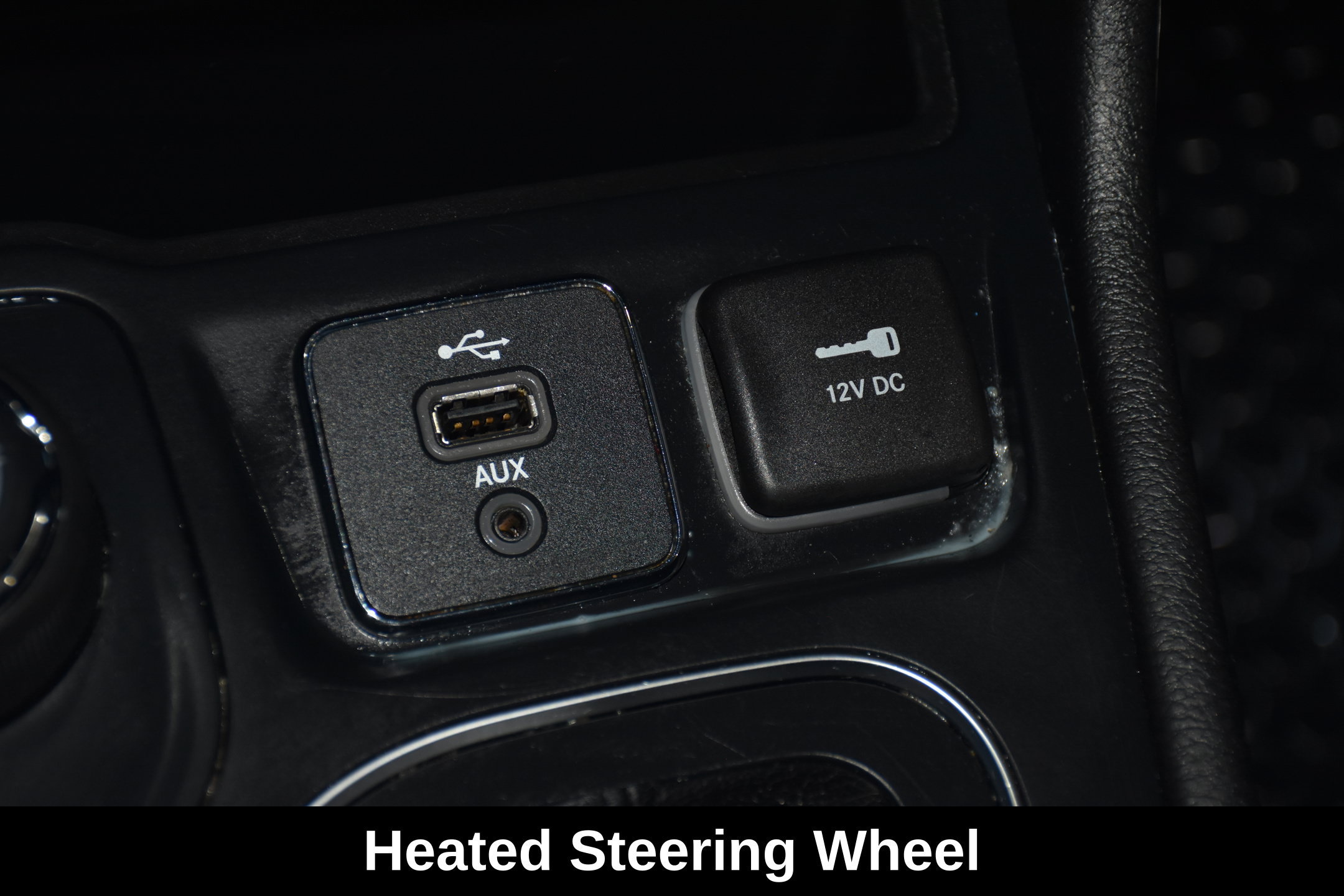 Used 2019 Jeep Cherokee Latitude Plus w/ Cold Weather Group AWD/4WD image 23
