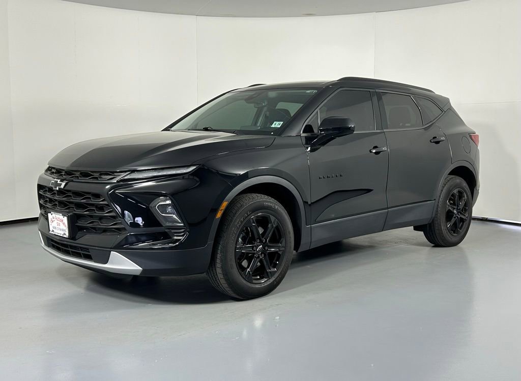 Used 2024 Chevrolet Blazer LT w/ Convenience Package AWD/4WD image 3