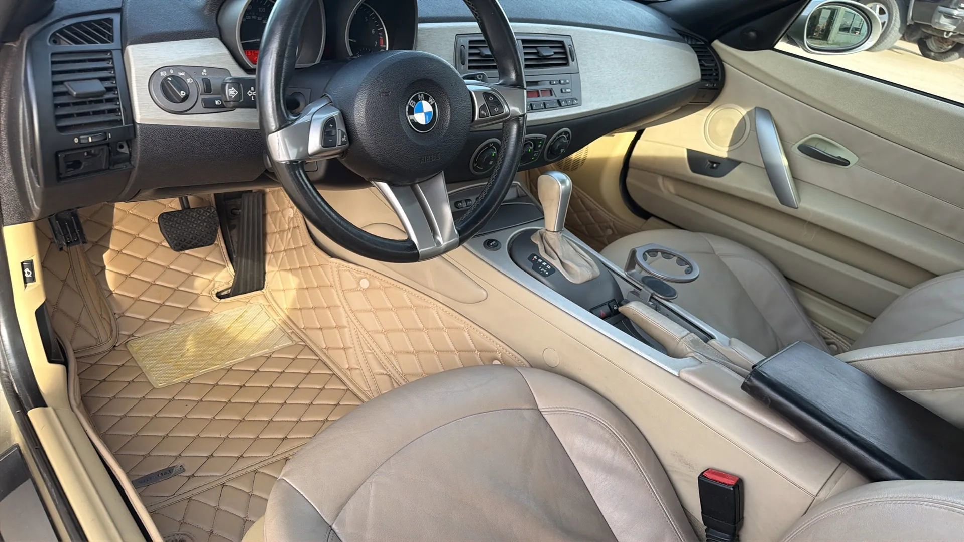 Used 2004 BMW Z4 3.0i image 51