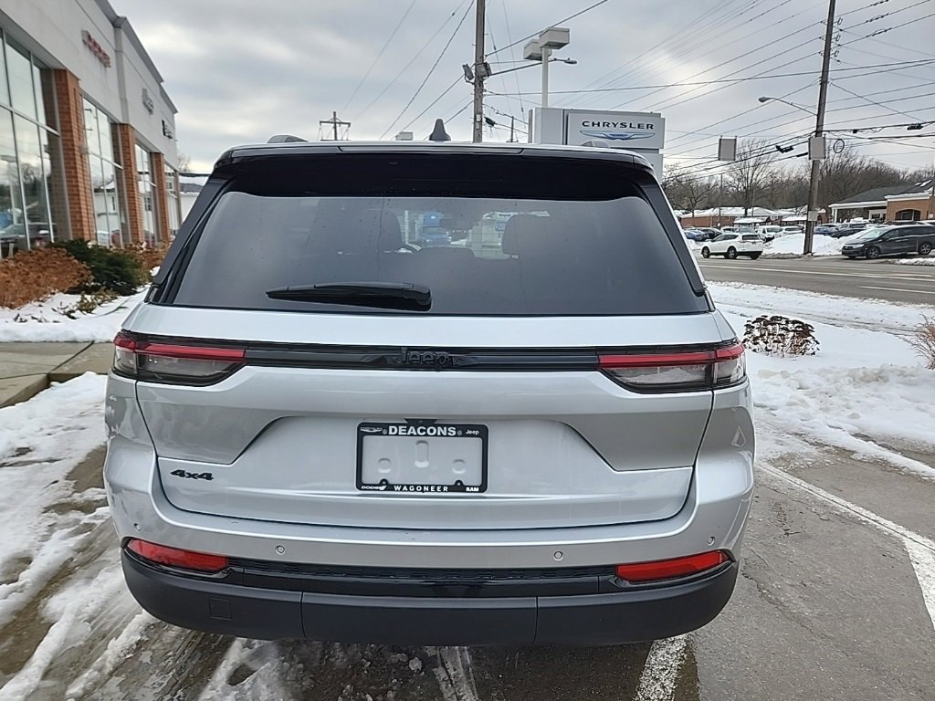 Certified 2024 Jeep Grand Cherokee Altitude image 11