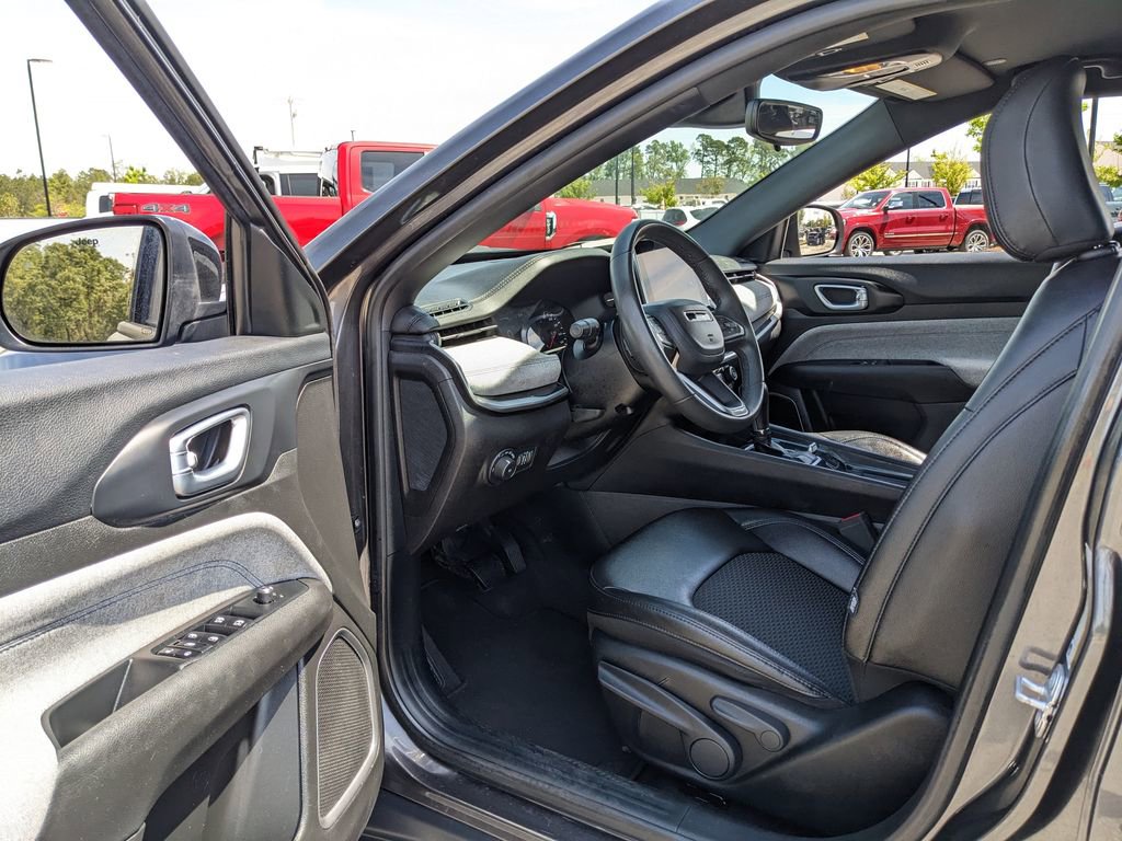 Used 2024 Jeep Compass Latitude AWD/4WD image 34