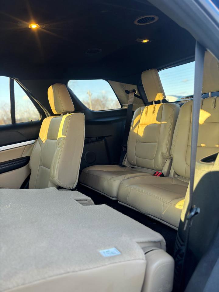 Used 2017 Ford Explorer XLT w/ Equipment Group 202A image 14