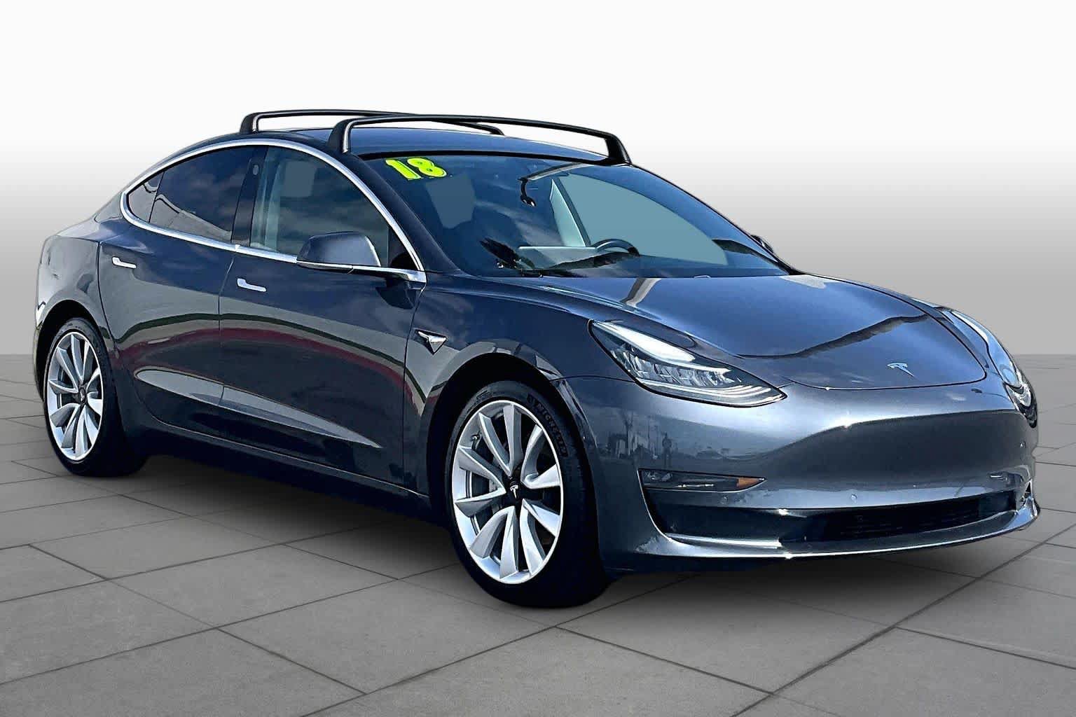 Used 2018 Tesla Model 3 Long Range RWD image 2