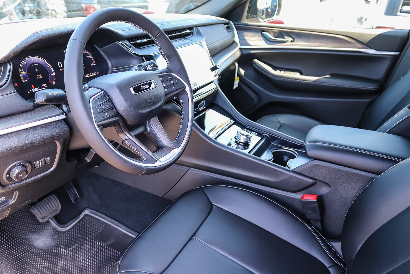 New 2027 Jeep Grand Cherokee Limited AWD/4WD image 18