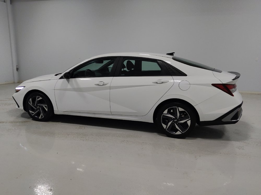Used 2025 Hyundai Elantra Sport FWD image 3