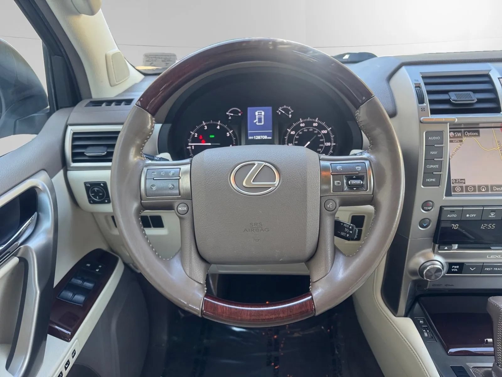 Used 2016 Lexus GX 460 w/ Premium Package AWD/4WD image 17