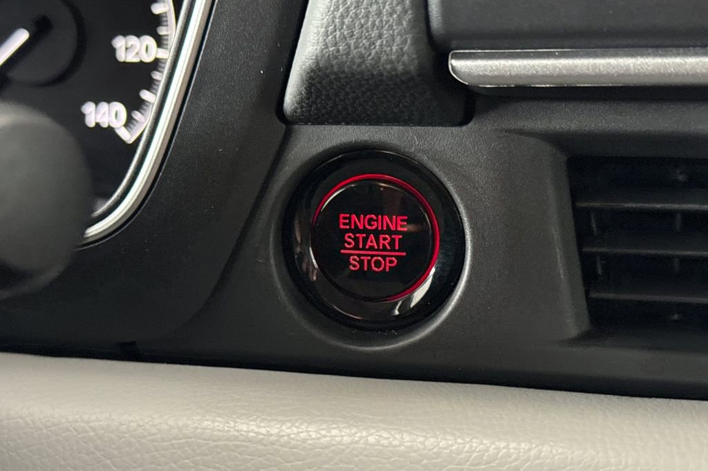 Certified 2025 Honda Pilot Touring image 24