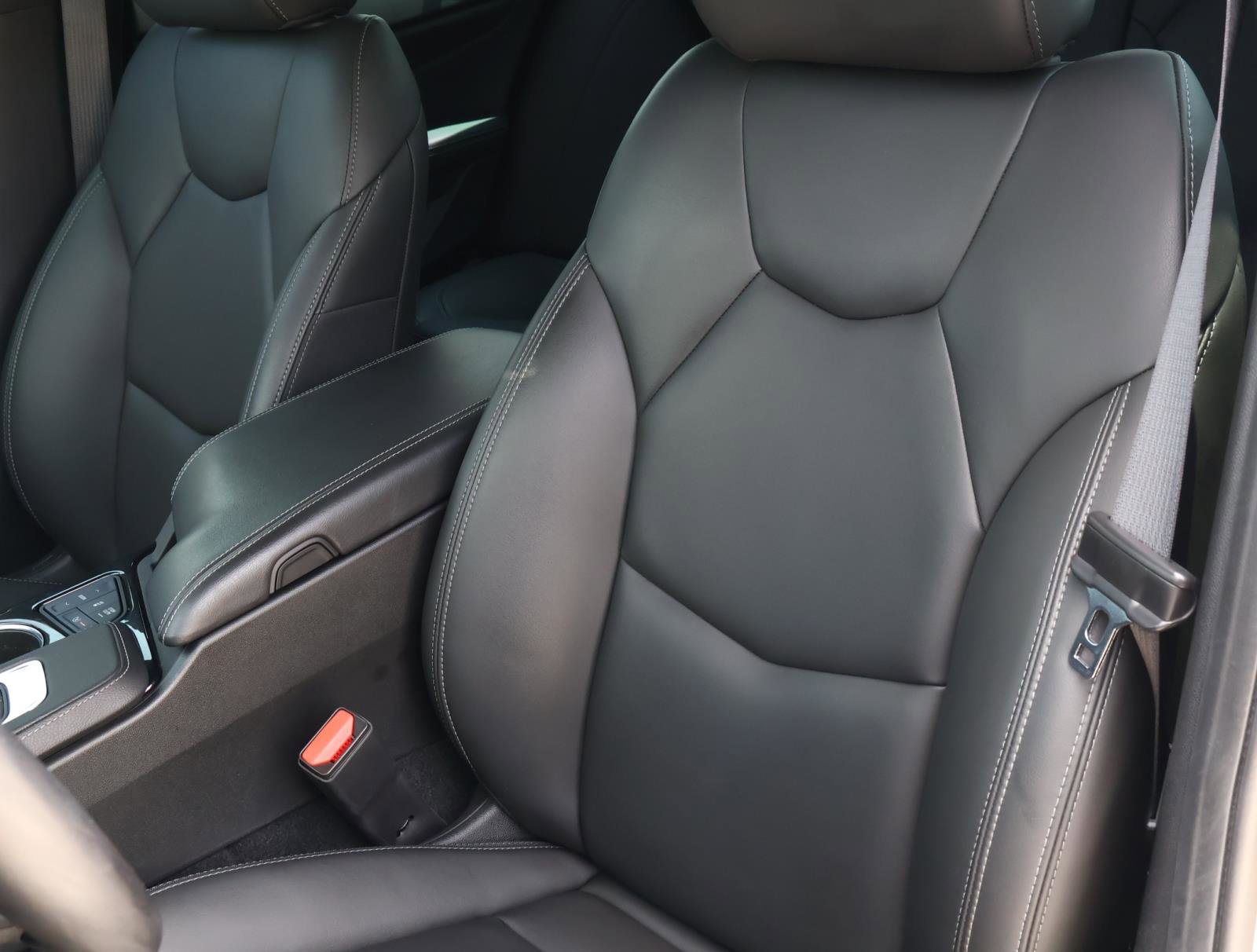 Used 2025 Cadillac CT4 Luxury RWD image 17