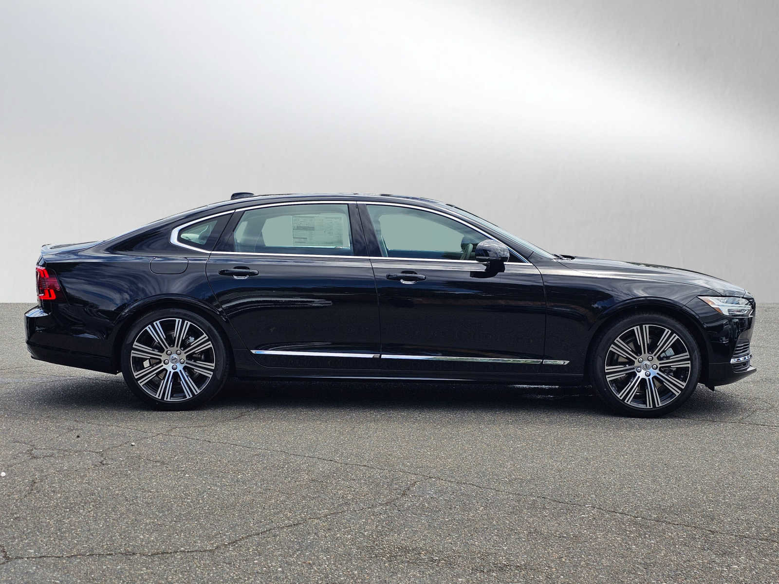 Used 2024 Volvo S90 T8 Ultimate image 8