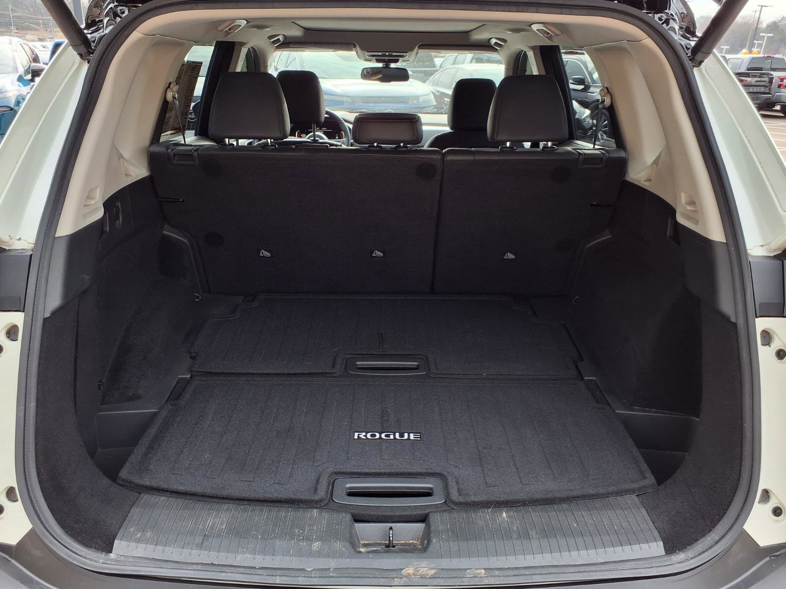 Used 2021 Nissan Rogue Platinum image 25