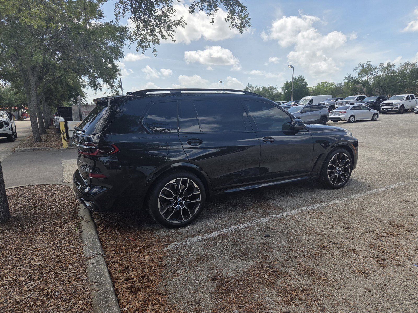 Certified 2025 BMW X7 xDrive40i w/ M Sport Package AWD/4WD image 7