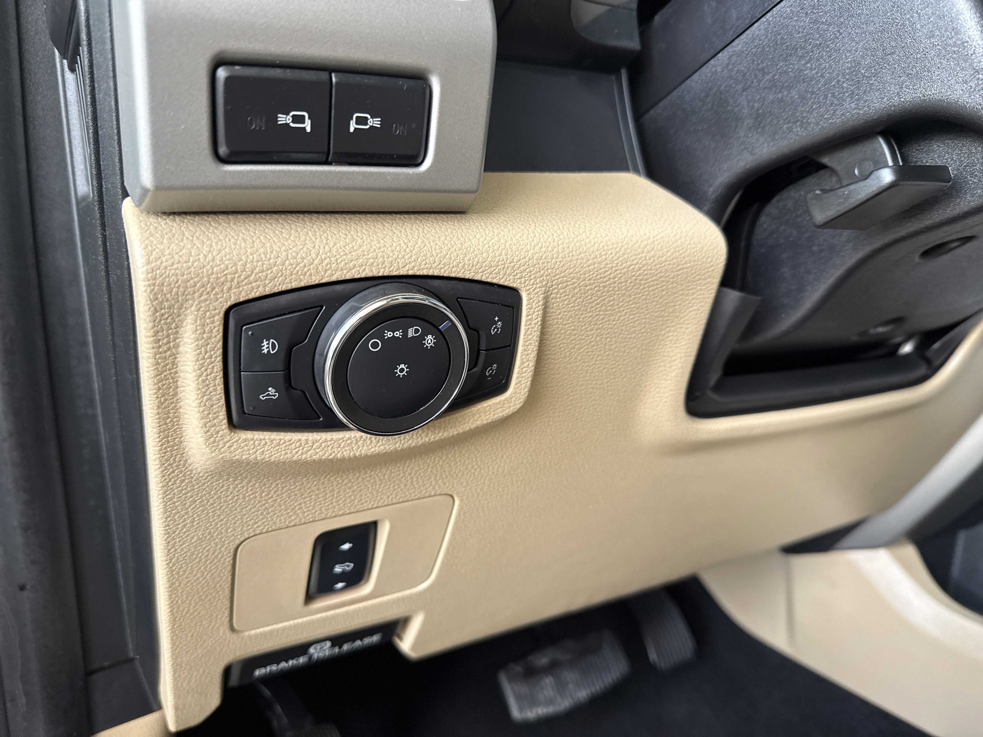 Used 2018 Ford F250 Lariat w/ Lariat Value Package AWD/4WD image 29