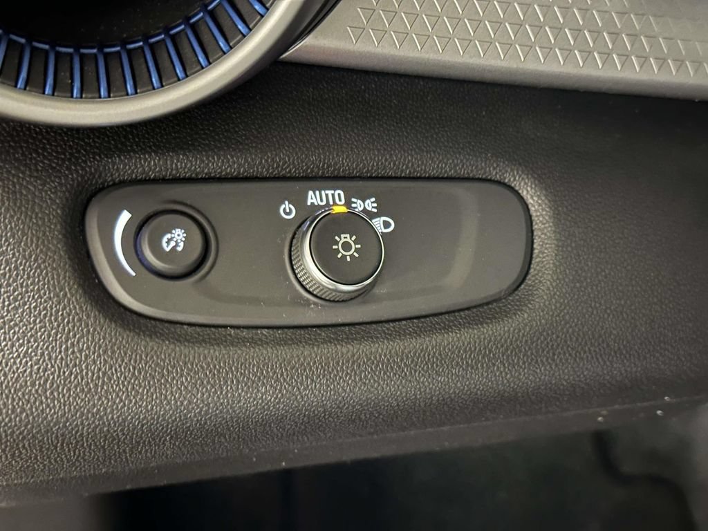 Used 2024 Chevrolet Trax LS w/ LS Convenience Package FWD image 17