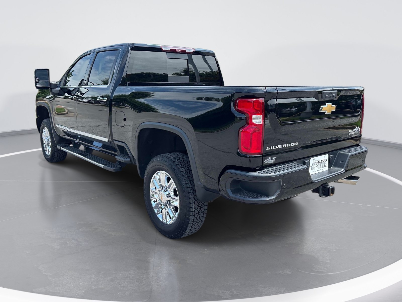 Used 2024 Chevrolet Silverado 2500 High Country w/ High Country Premium Package AWD/4WD image 6