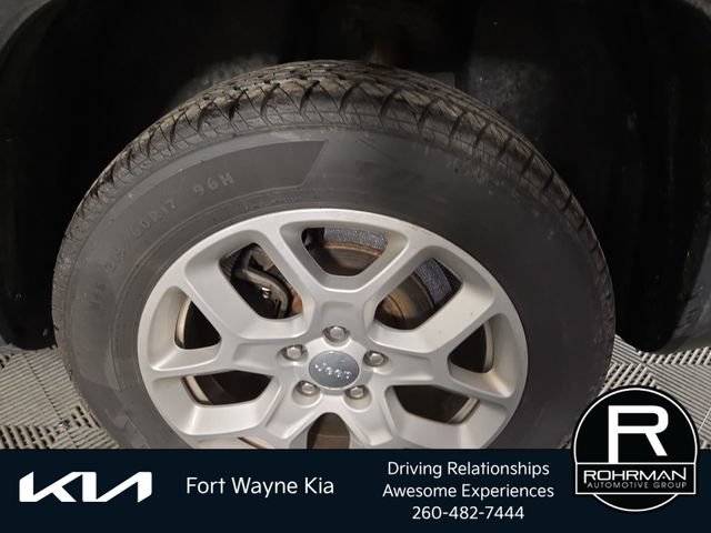 Used 2017 Jeep Renegade Latitude w/ Cold Weather Group AWD/4WD image 12