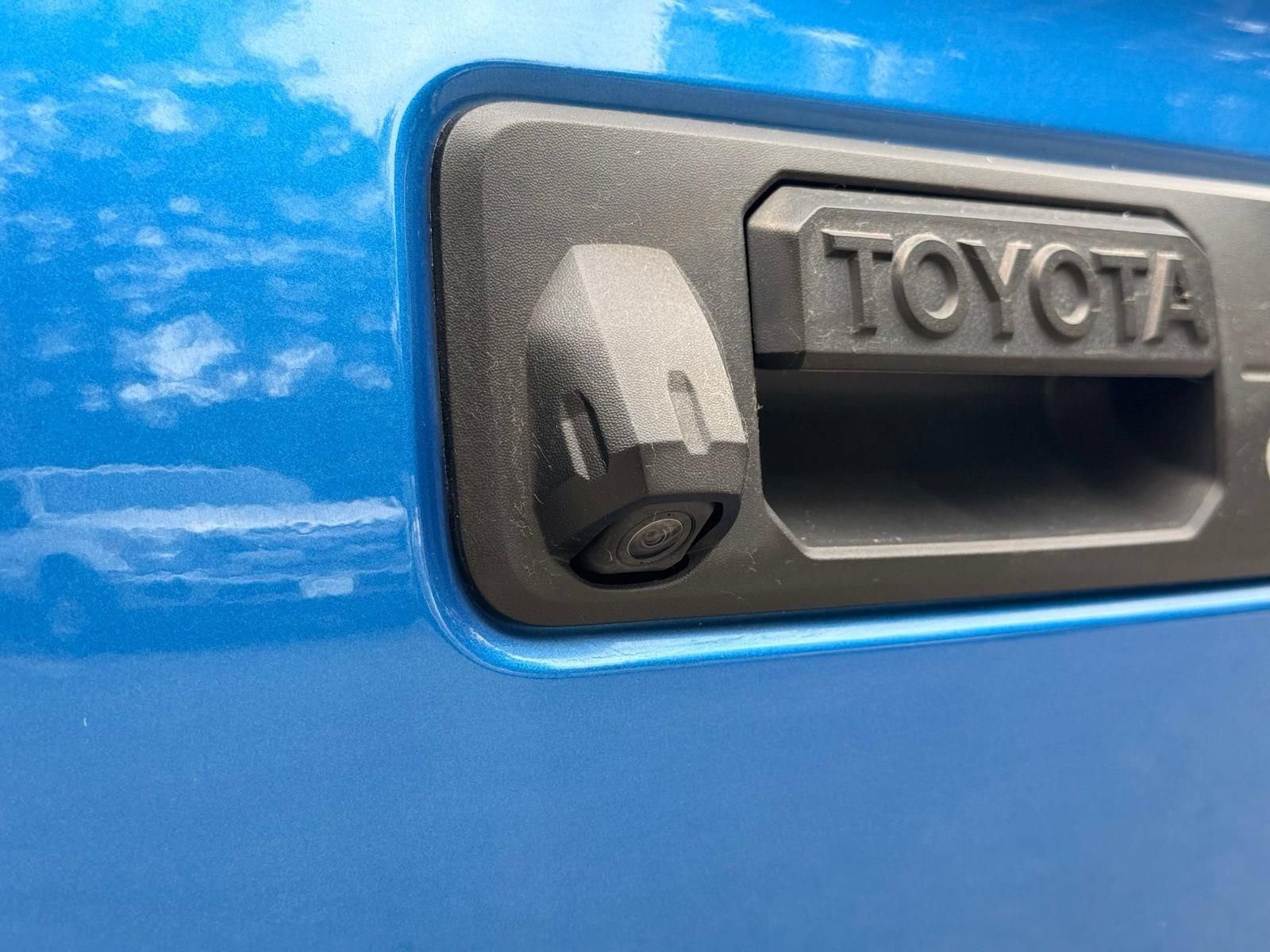 Used 2018 Toyota Tacoma SR5 RWD image 10