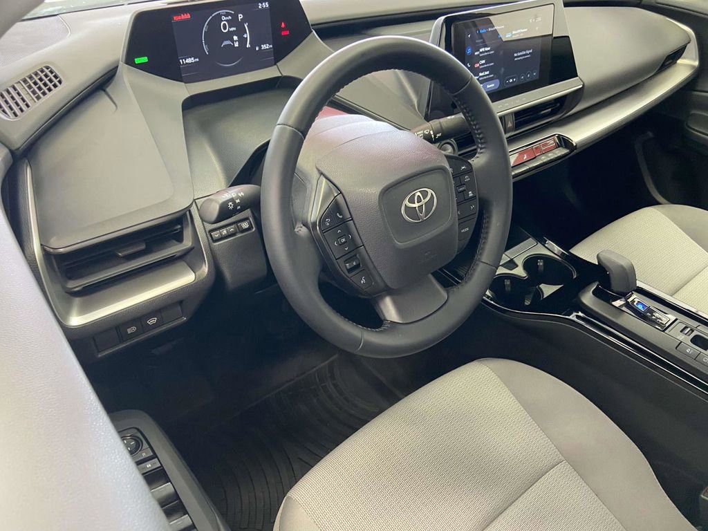 Used 2025 Toyota Prius LE FWD image 13