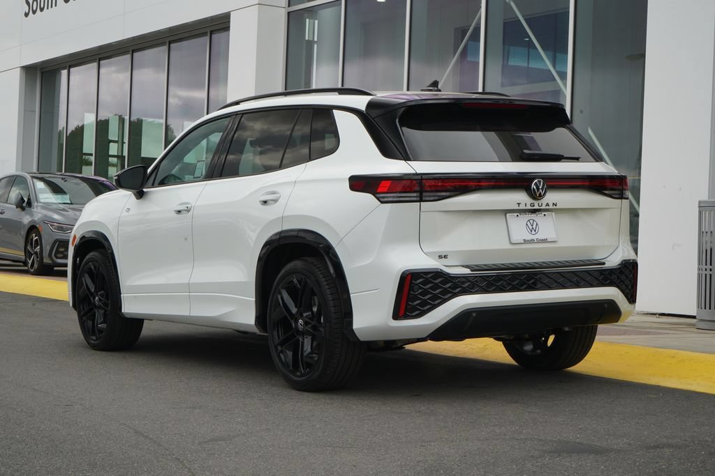 New 2026 Volkswagen Tiguan SE R-Line FWD image 3