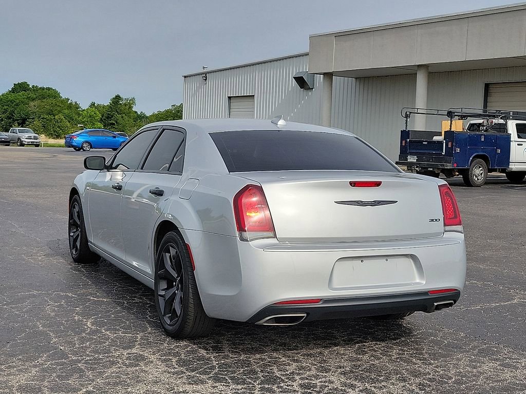 Used 2022 Chrysler 300 Touring w/ Sport Appearance Package RWD image 4