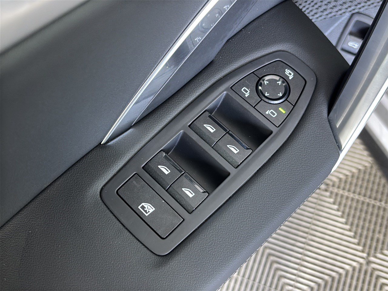 New 2027 BMW X1 xDrive28i AWD/4WD image 15