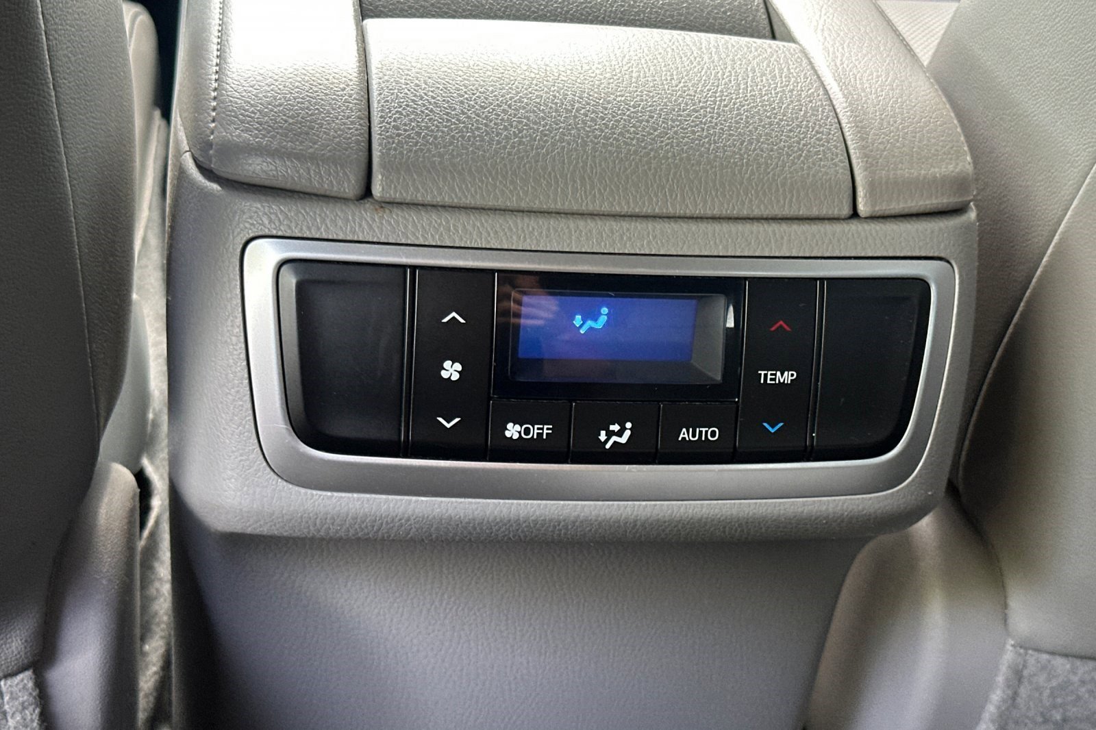 Used 2018 Toyota Highlander Limited image 16