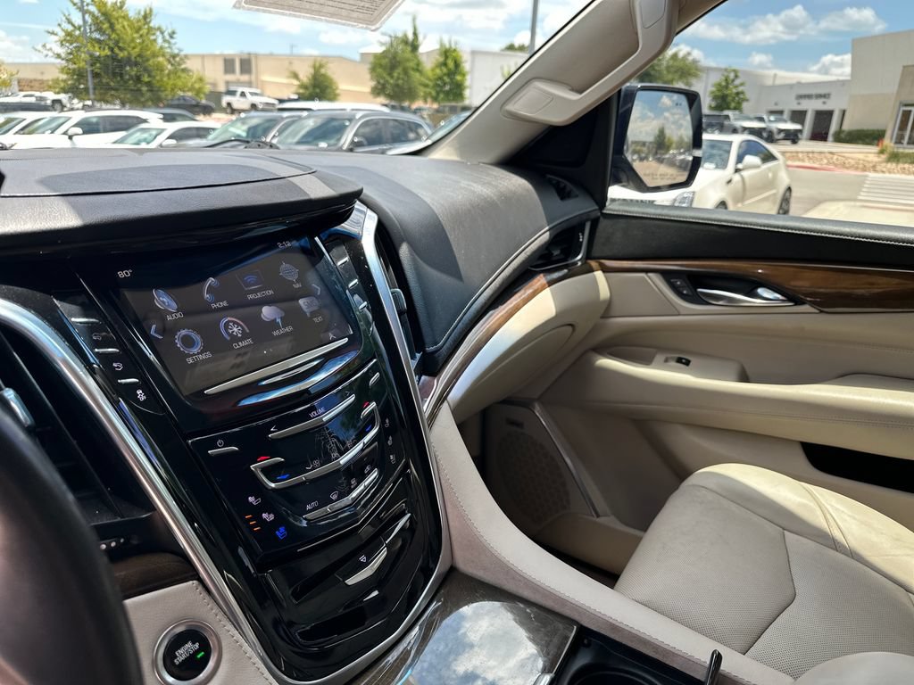 Used 2020 Cadillac Escalade ESV Luxury RWD image 25