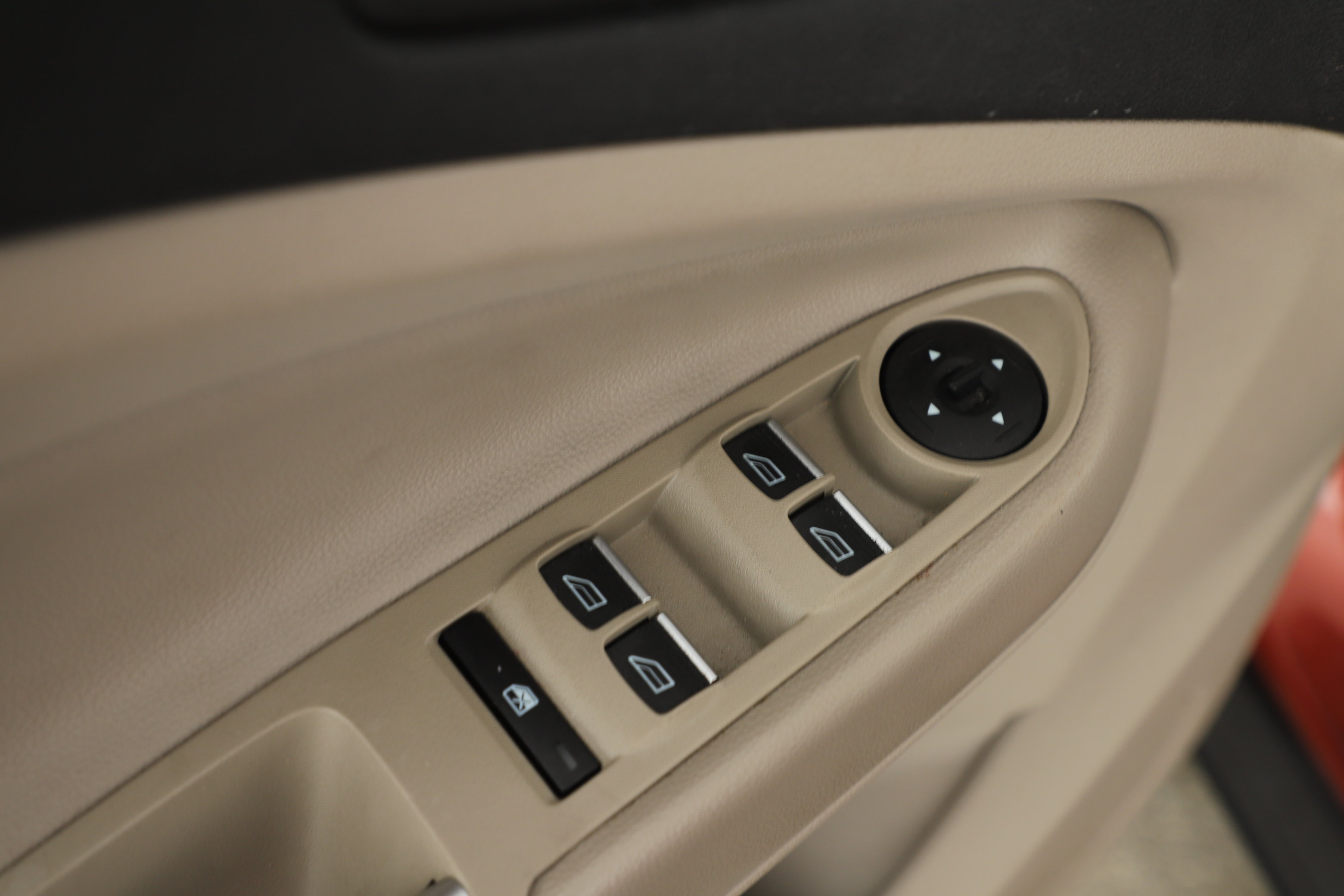 Used 2019 Ford Escape SE image 9