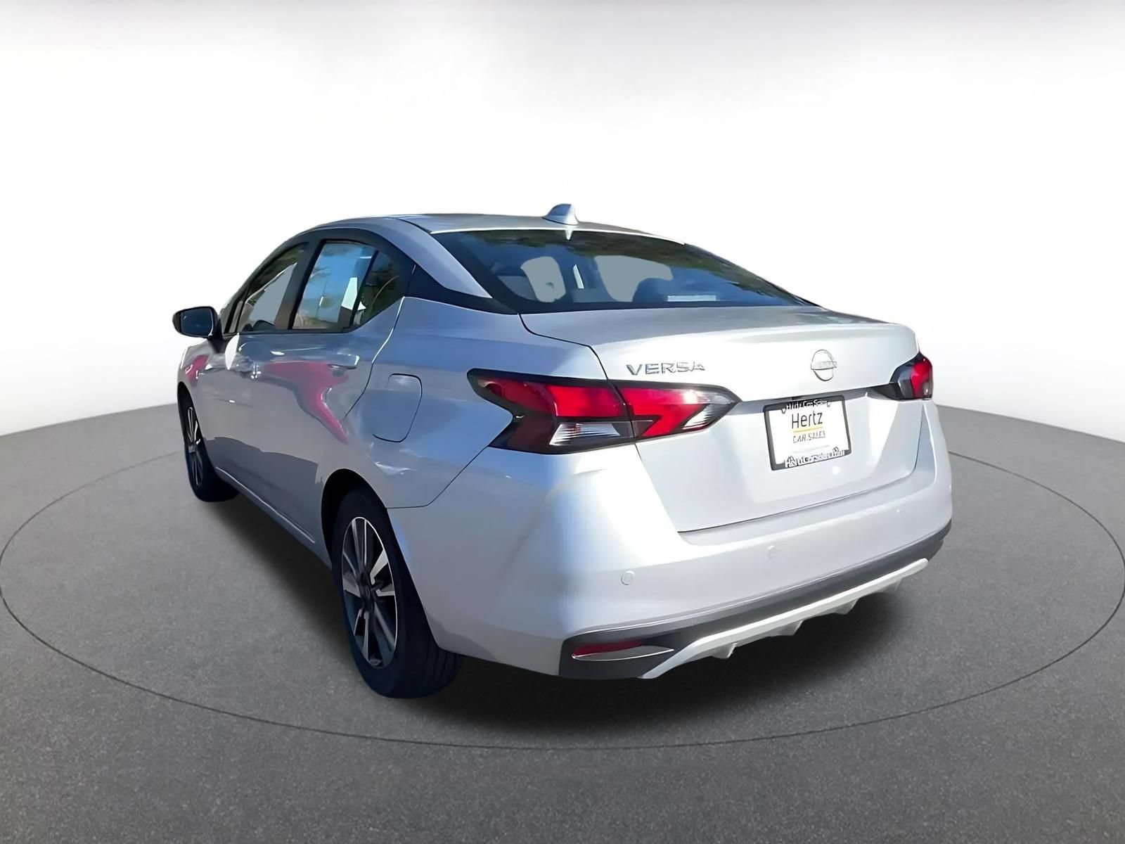Used 2025 Nissan Versa SV FWD image 9