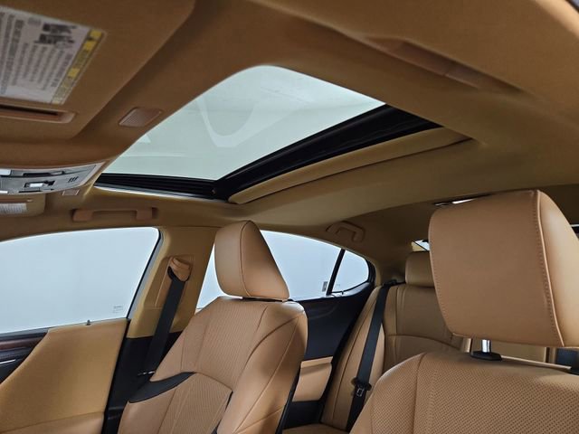 Certified 2024 Lexus ES 300h w/ Luxury Package image 31