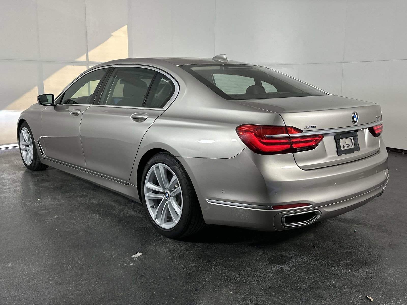 Used 2019 BMW 750i xDrive w/ Executive Package image 6