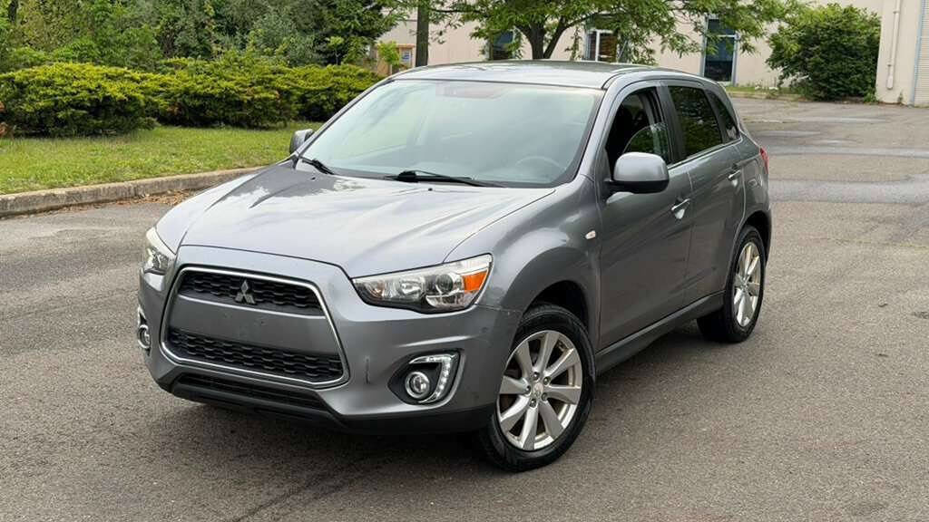 Used 2015 Mitsubishi Outlander Sport SE AWD/4WD image 2
