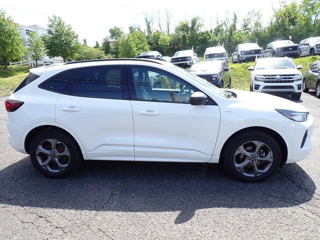 Used 2024 Ford Escape ST-Line w/ Tech Pack #1 AWD/4WD image 9
