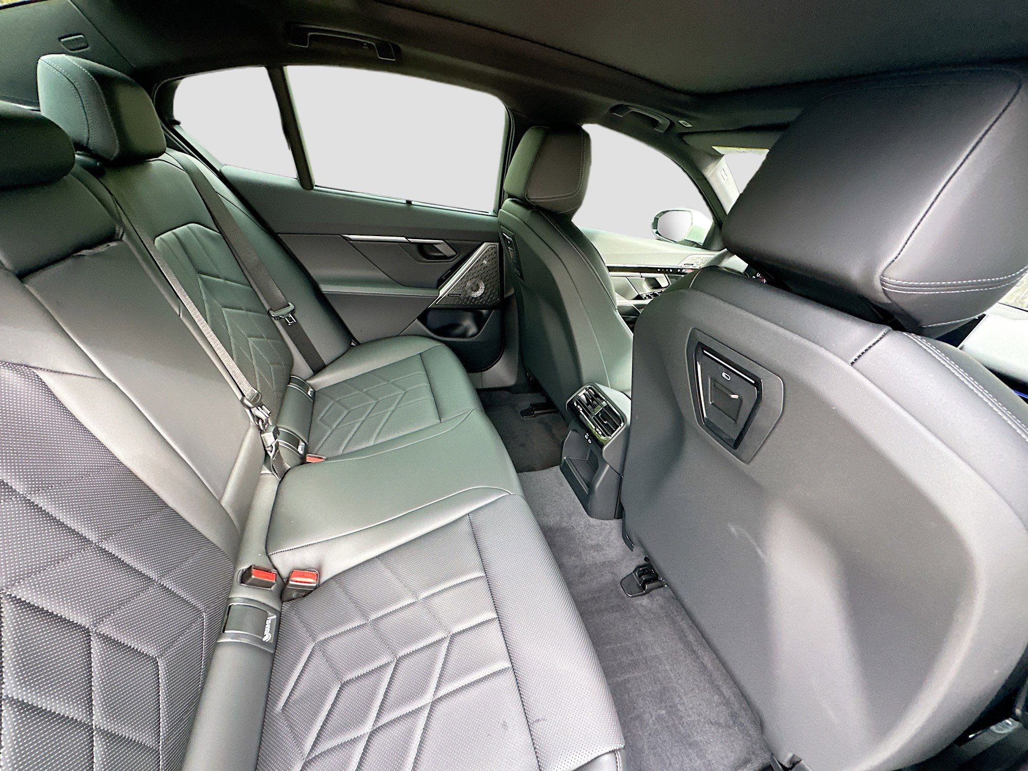 Used 2026 BMW 530i xDrive w/ Executive Package image 32