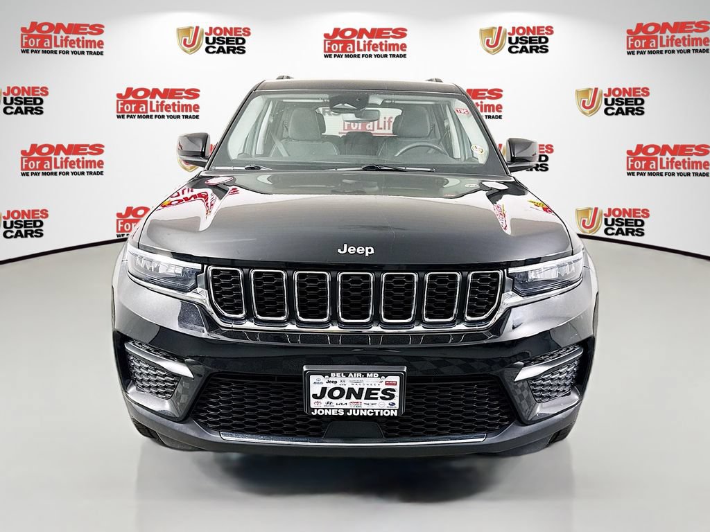 Used 2023 Jeep Grand Cherokee Laredo AWD/4WD image 11