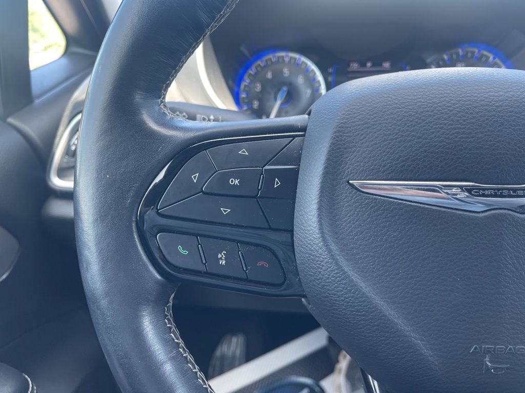 Used 2020 Chrysler Pacifica Touring-L w/ Premium Audio Group AWD/4WD image 31