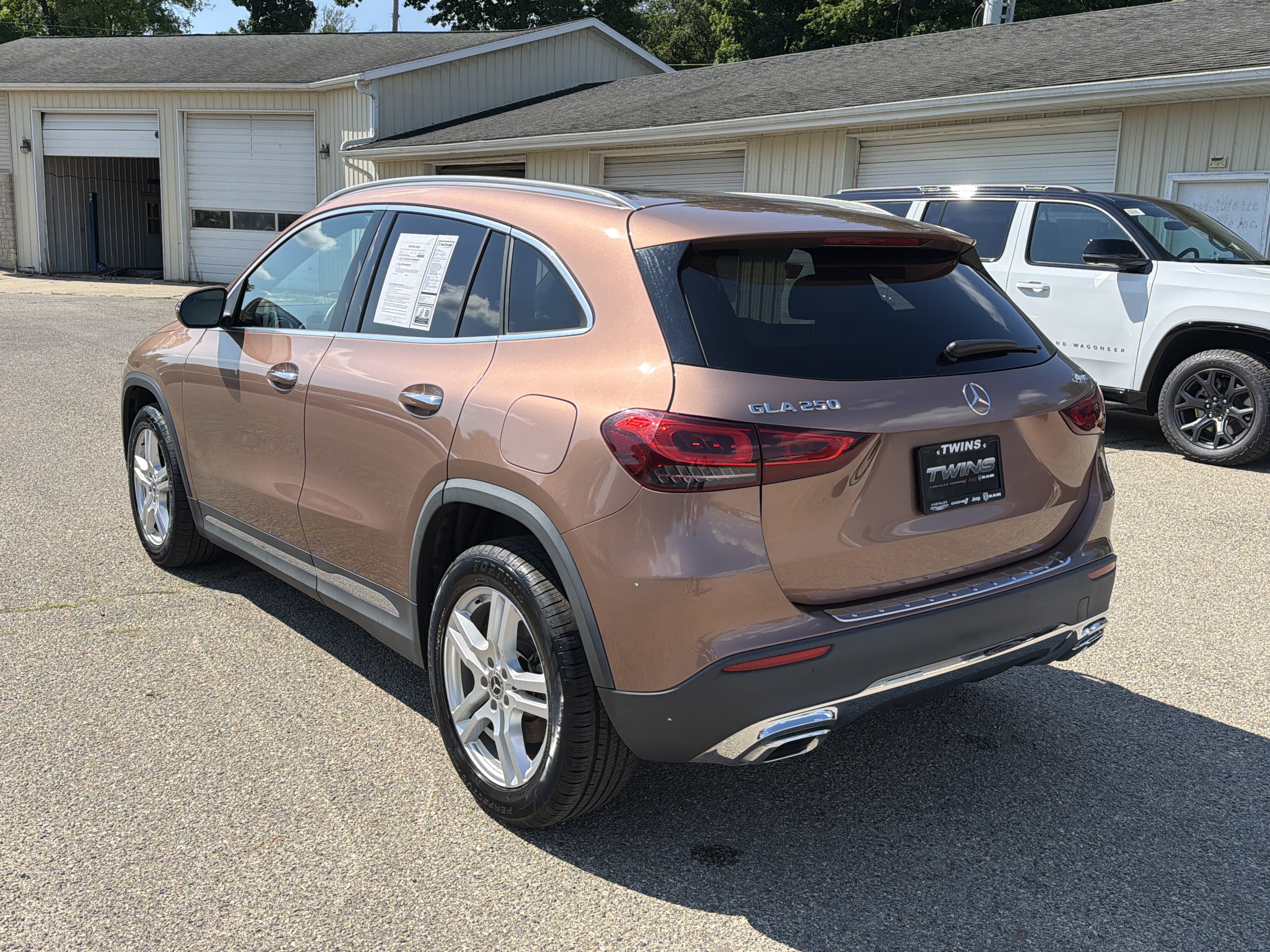 Used 2022 Mercedes-Benz GLA 250 4MATIC w/ Premium Package Lite image 10
