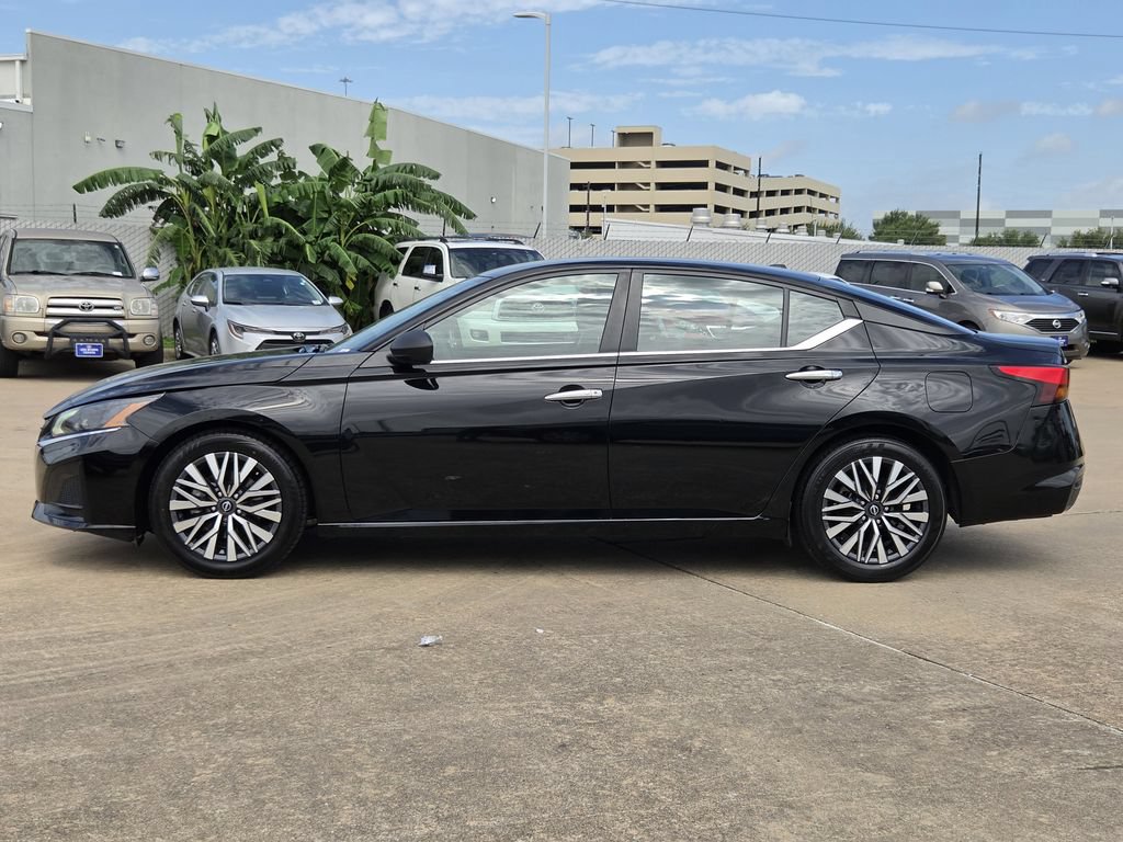 Used 2024 Nissan Altima 2.5 SV FWD image 6