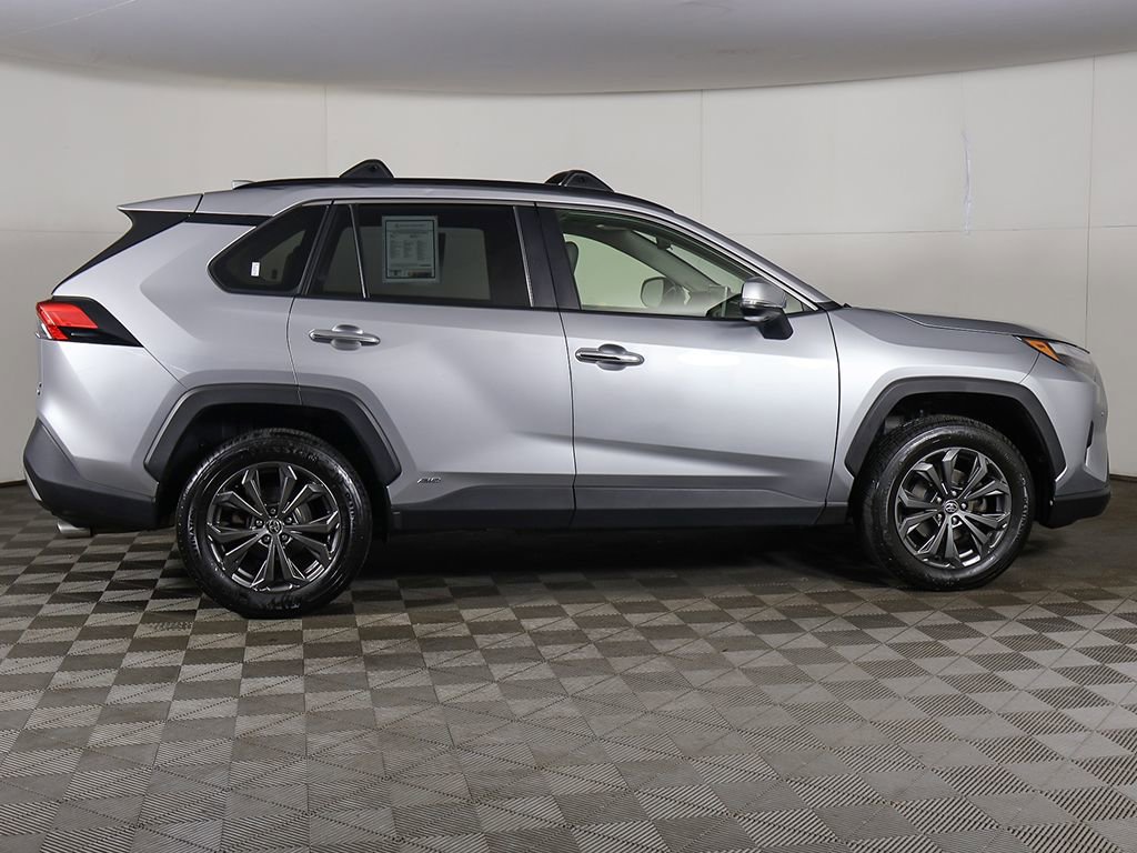 Used 2022 Toyota RAV4 Limited image 19