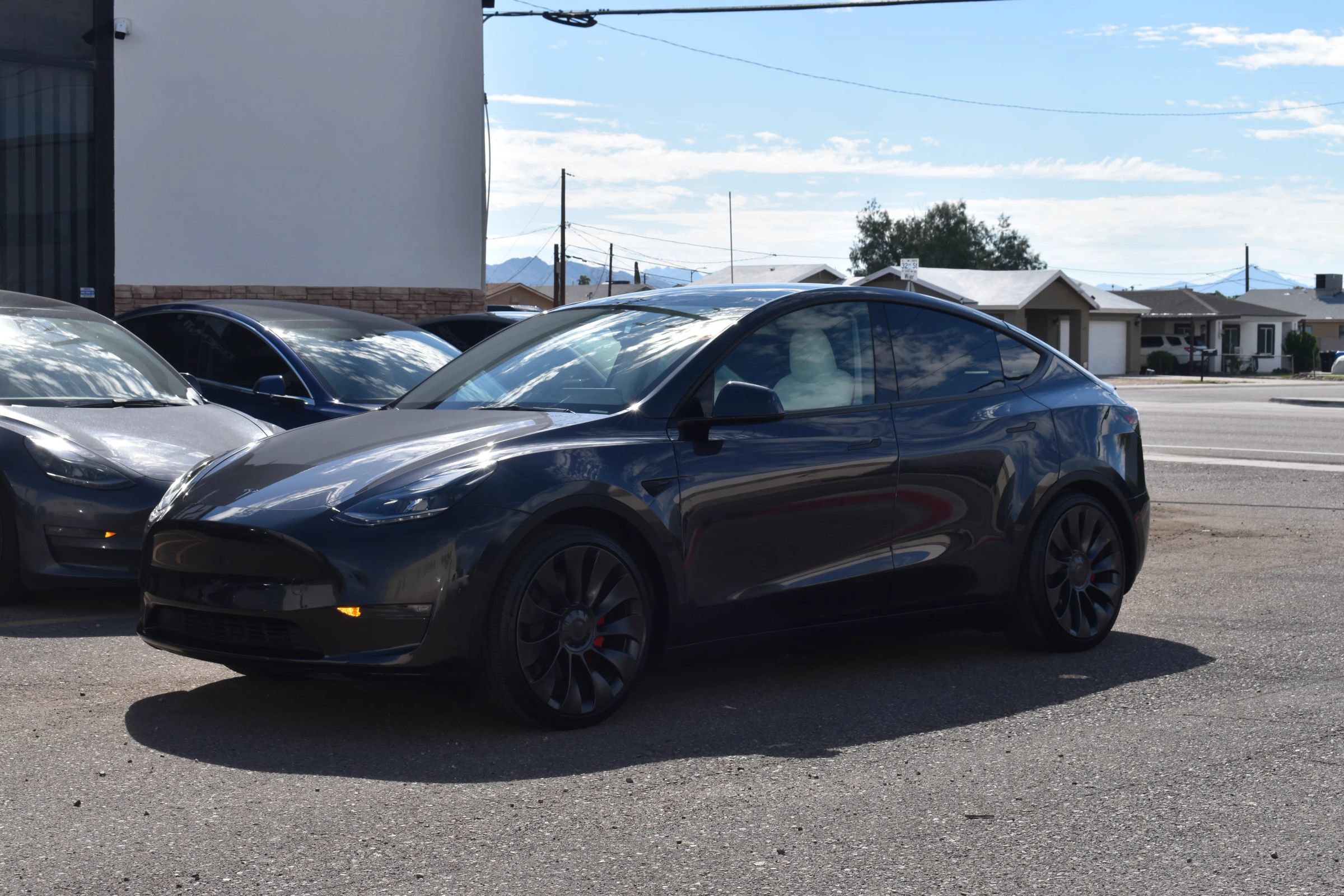Used 2024 Tesla Model Y Performance AWD/4WD image 2