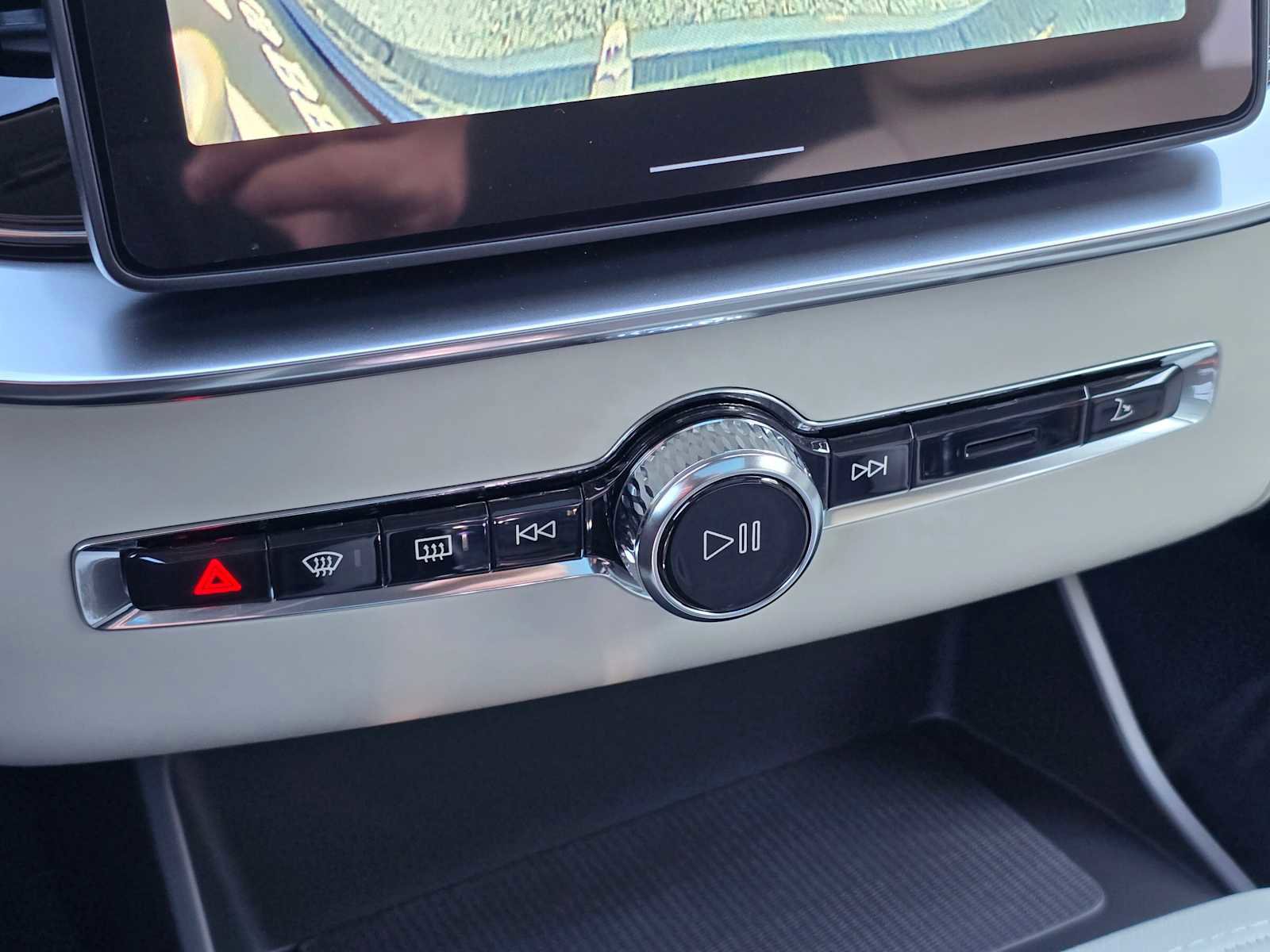 New 2026 Volvo XC90 B6 Ultra w/ Protection Package image 31