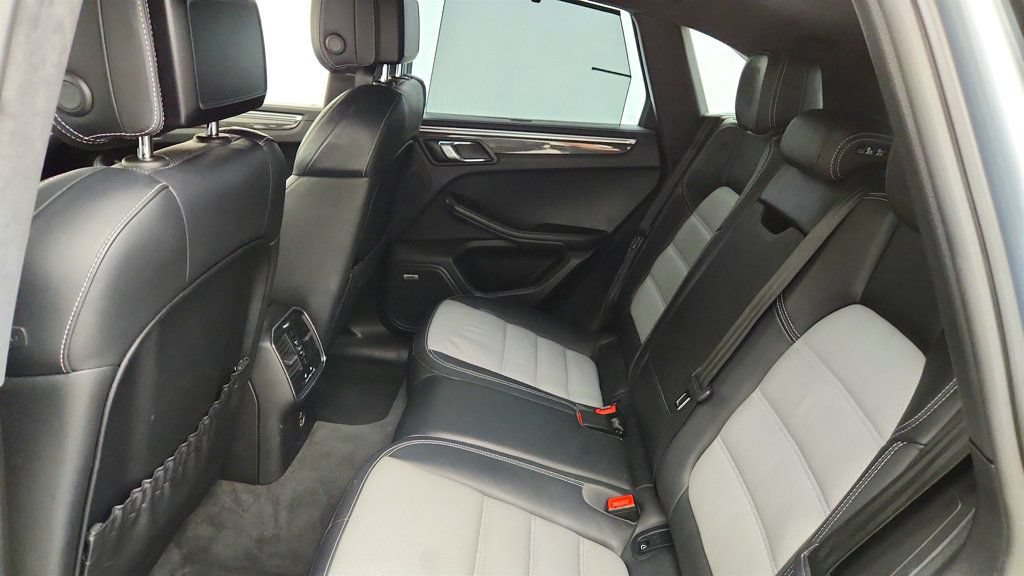 Used 2020 Porsche Macan Turbo AWD/4WD image 22