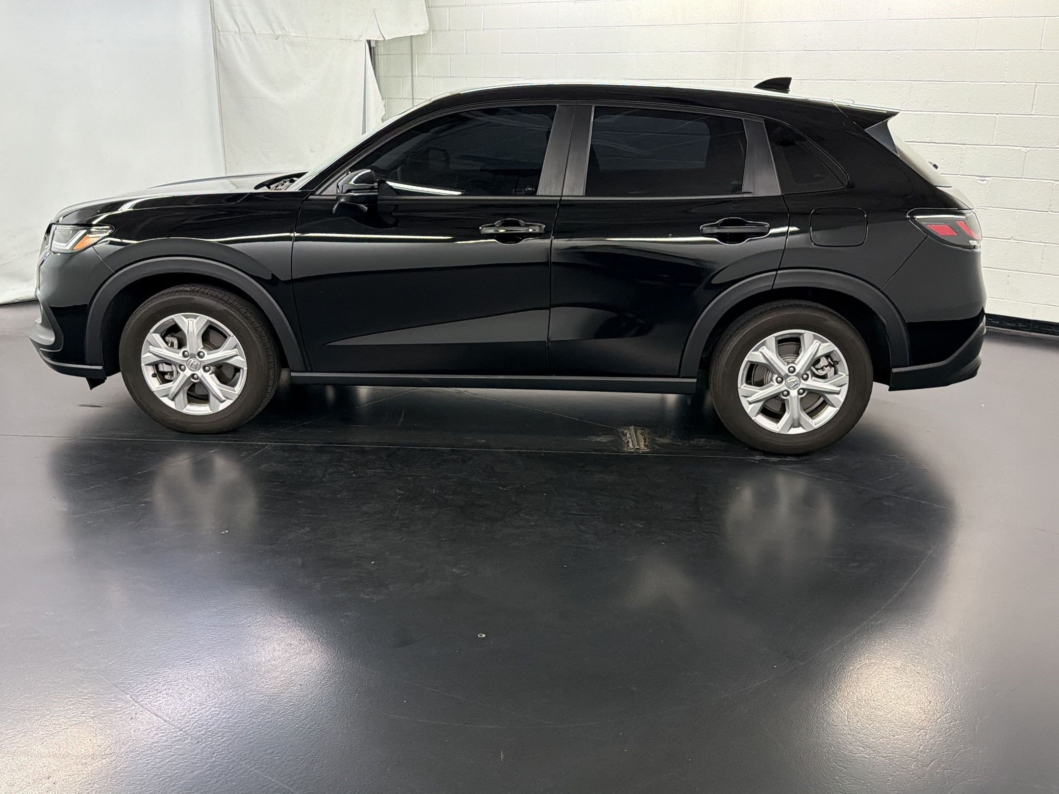 Certified 2025 Honda HR-V LX image 2