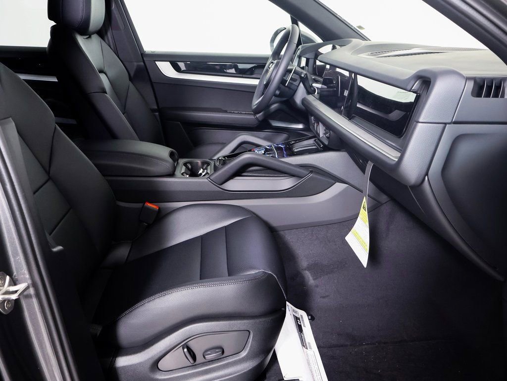 Certified 2025 Porsche Cayenne image 8