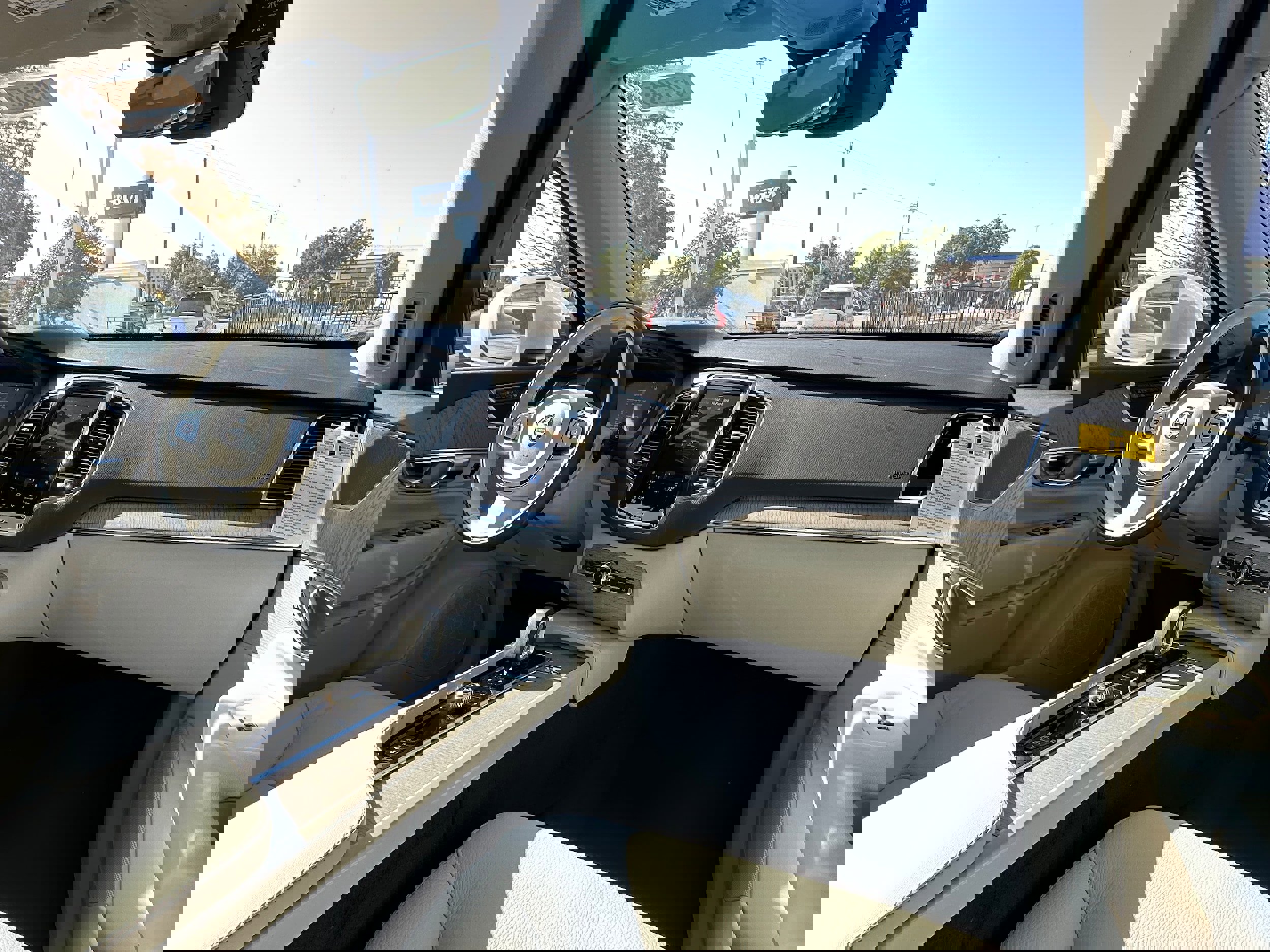 New 2025 Volvo XC90 T8 Plus w/ Protection Package Premier image 10