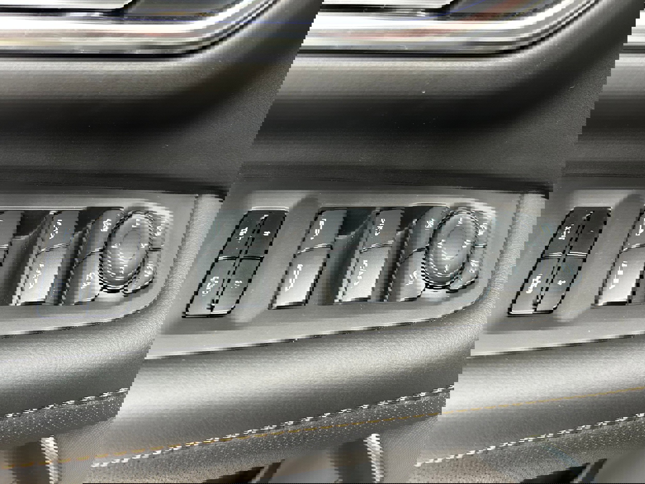 Used 2024 GMC Yukon AT4 w/ AT4 Premium Plus Package image 17