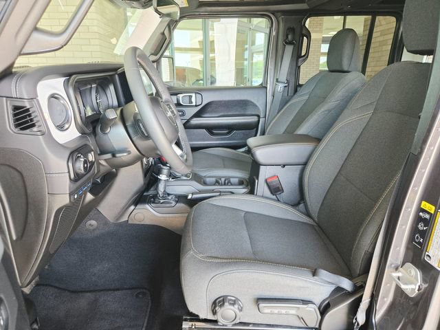 Used 2025 Jeep Wrangler Unlimited Sahara w/ Safety Group AWD/4WD image 20