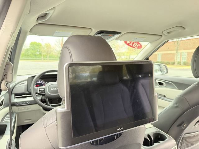 Used 2024 Kia Carnival LX FWD image 27