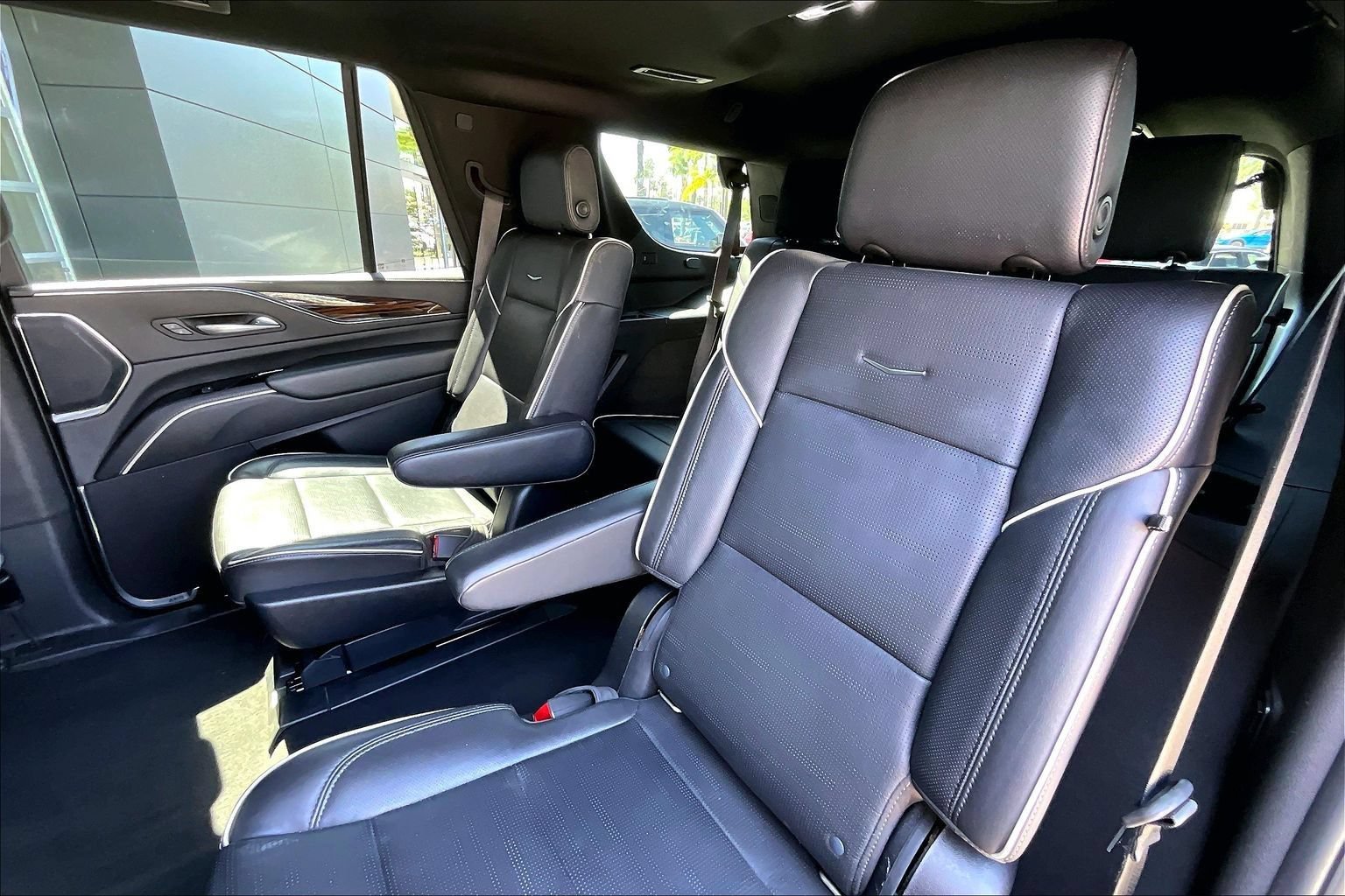 Used 2021 Cadillac Escalade Premium Luxury RWD image 23